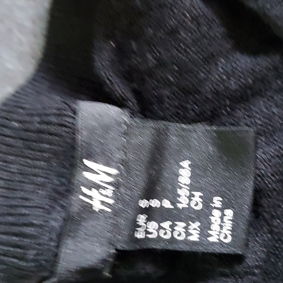 H&M Green Leopard Shirt - Picture 2 of 5